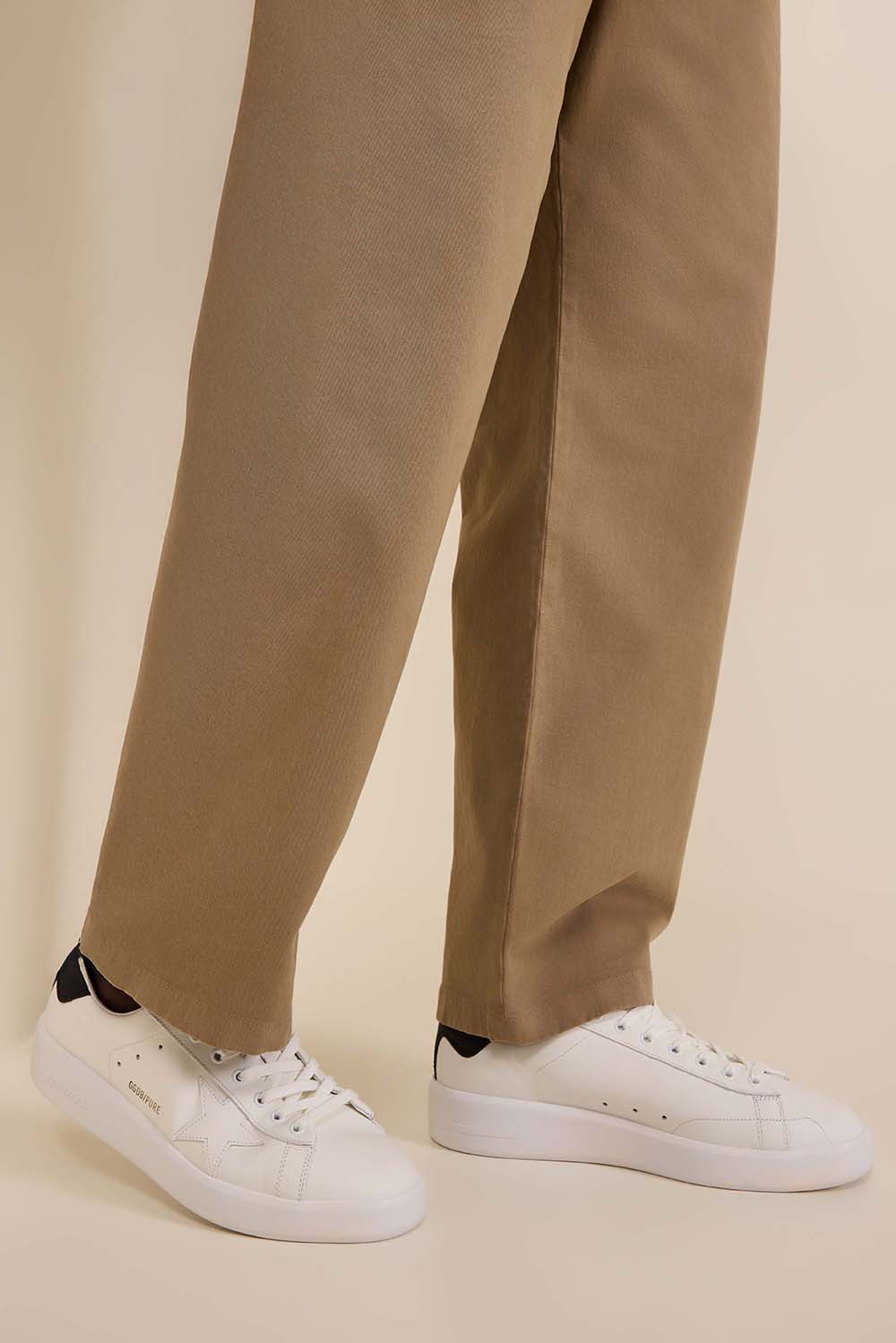 תמונת כל הלוק של נעלי סניקרס פיור סטאר